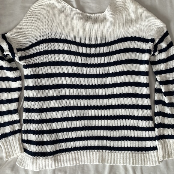 American Eagle, Navy and a white striped sweater. Size Medium - Picture 7 of 7